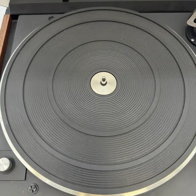 Vintage 1970s Dual 502 Belt Drive Turntable Record Player Tested in Stereo Systems & Home Theatre in City of Toronto - Image 8