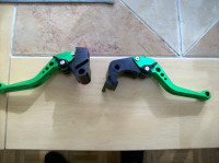 2 LEVIERS COURTS  VERT POUR KAWASAKI  Z900 ,SHORT LEVERS,NEUF.