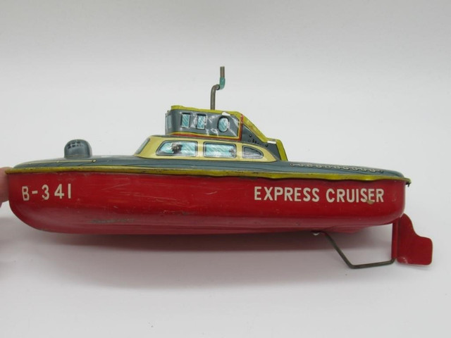 PAIR OF TIN LITHO BOATS - CIRCA 1950'S JAPAN in Arts & Collectibles in Bedford - Image 4