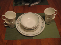 SET OF 4 CORELLE DINNER WARE NEVER USED CALL506 773 4052
