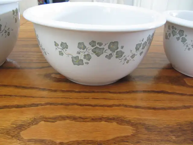 Corelle Coordinates Callaway Green Ivy Nested Mixing  Bowls Set in Kitchen & Dining Wares in Oakville / Halton Region - Image 7