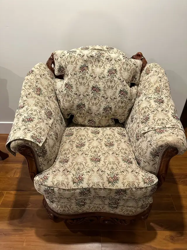 Sofa set in Couches & Futons in City of Halifax - Image 4