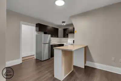 $2150 All Inclusive 2 Bedroom Near Skeleton Park! 2-89 Bay St.