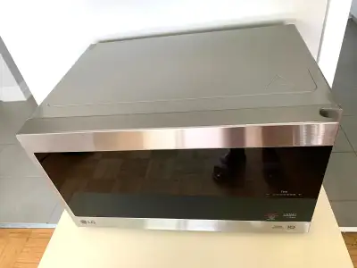 LG 0.9 Cu.Ft. Neo-Chef Microwave – Stainless Steel, View more
