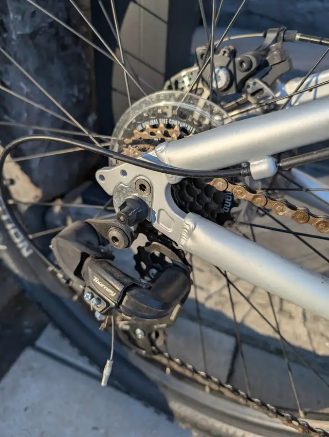 TREK Marlin 4 mountain bike in Mountain in Kitchener / Waterloo - Image 7