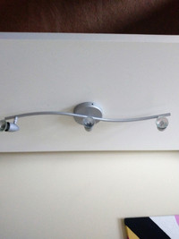 3-light track fixture