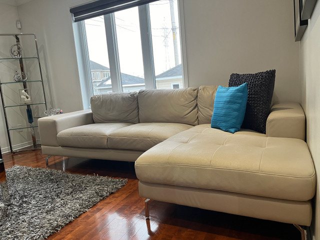 Sofa en L et 2 single sofa seat dans Décoration intérieure et accessoires  à Laval/Rive Nord - Image 2