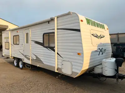 2012 26FT WILDWOOD BY Forest River TRAVEL TRAILER W/BUNKS 4429 LBS UVW / 7422 LBS UVW BackPack editi...