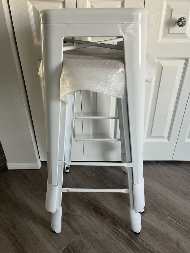 Structube Kitchen Counter Stools, Brand New  in Chairs & Recliners in Winnipeg - Image 2
