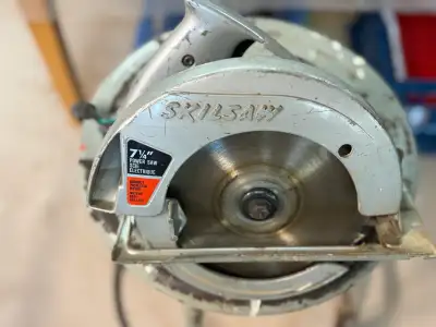 Original all metal 584C 7 1/4” Skilsaw in very good condition. Works great. Power cable is slightly...