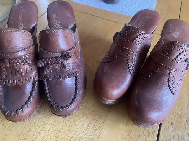2 pairs ! Rare Vintage Fayva Leather & Wood Clog Heels - Size 5 in Women's - Shoes in Cape Breton - Image 7