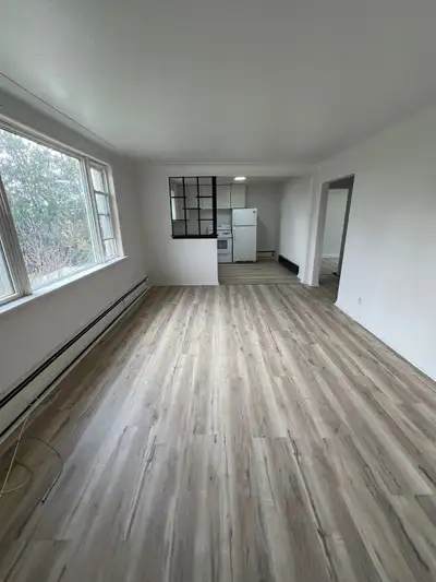 Confederation Line, Sarnia & Michigan Line (towards Modeland Rd) $1,675/month plus Hydro Available J...