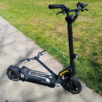 Perfect condition, include manual, charger, 2x new spare tires, multi-tool - original shipping box a...