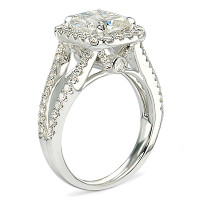 CUSHION CUT DIAMOND ENGAGEMENT RING - 2.24Carats (CE)