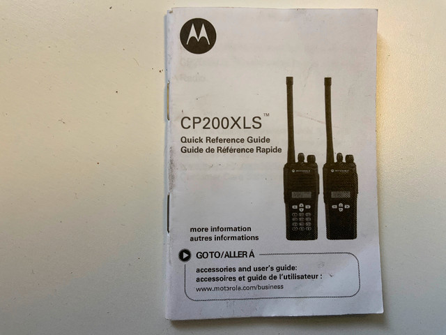 2 walkie Talkie Radio Motorola avec ou sans batteries chargeur dans Appareils électroniques  à Sherbrooke - Image 3