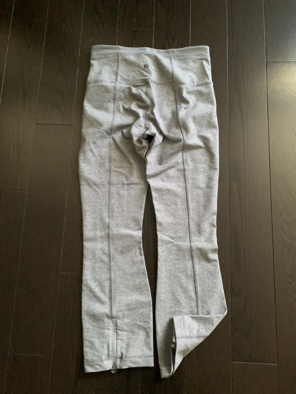 Lululemon Groove Super Crop 23" - size 6 in Women's - Bottoms in Oakville / Halton Region