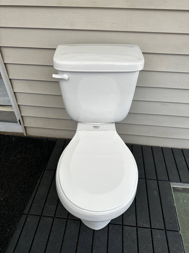 Bol de toilette  dans Articles pour la salle de bains  à Ville de Montréal - Image 3