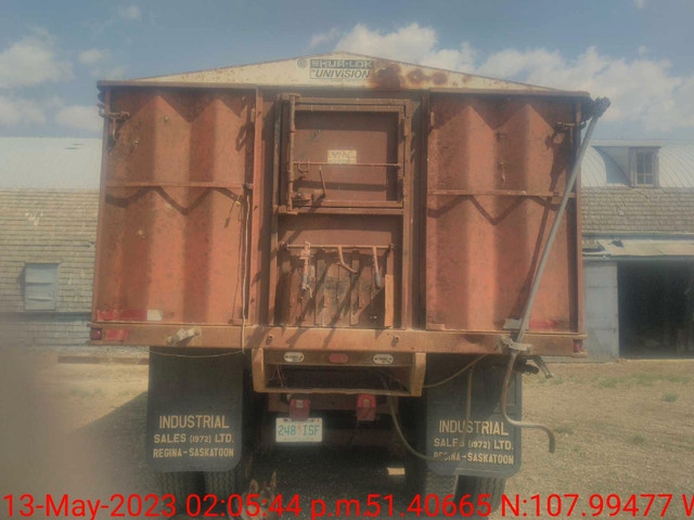 1975 ford Tandem  in Farming Equipment in Saskatoon - Image 3