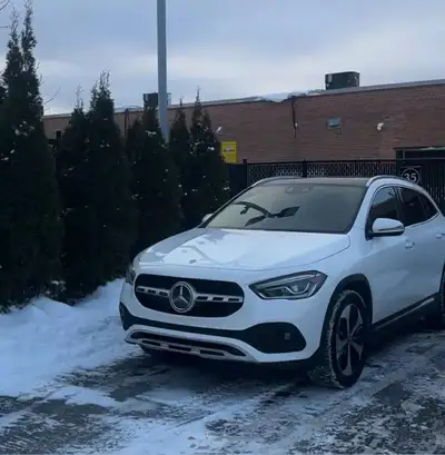 Available immediately — looking for someone to take over my lease. Location: South Shore (Rive-Sud),...