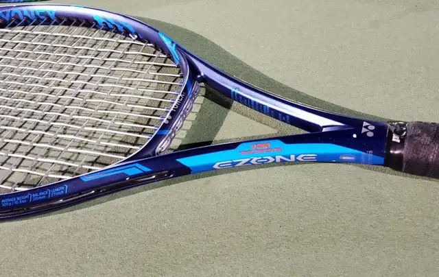 looking to buy older Yonex tennis racquets in Tennis & Racquet in Markham / York Region - Image 2