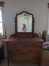 Dresser with mirror (Antique) | Mobilier avec miroir (Antiquité)