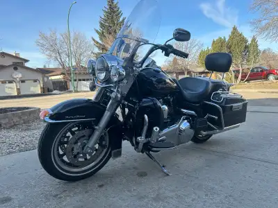 I am selling my 2008 Harley Road King. 108,xxxkm, runs and rides fantastic, well maintained, cam cha...