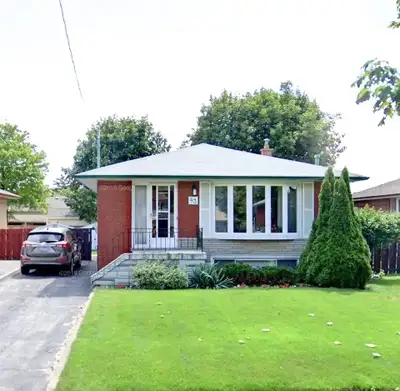 3 Beds 1 Bath- Near Scarborough Town Centre 5 min walk to Scarborough Town Centre BASEMENT MCCOWAN A...