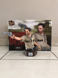 THE WALKING DEAD RICK GRIMES LIMITED EDITION MINI BUST FIGURE