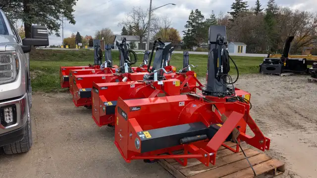3 Point Hitch Snowblowers, Several Sizes Available to Order in Snowblowers in Stratford - Image 3