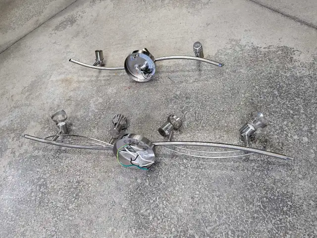 2 luminaires appariés au fini nickel brossé in Indoor Lighting & Fans in Laval / North Shore - Image 4