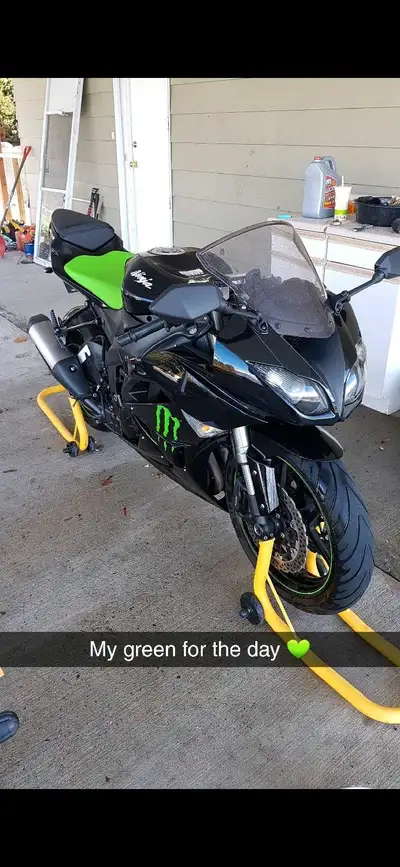 Selling my garage kept Kawasaki Ninja ZX6R. The bike is in excellent condition and recently been ser...