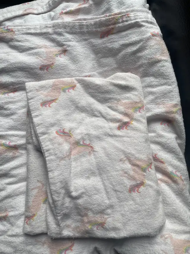Unicorn Twin Sheets with Pillow Case (100% cotton) in Bedding in Ottawa - Image 2