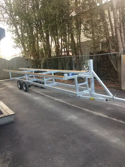 Pontoon scissor lift trailer for rent. $75 for the day (24 hr) $100 for the weekend! (Friday evening...