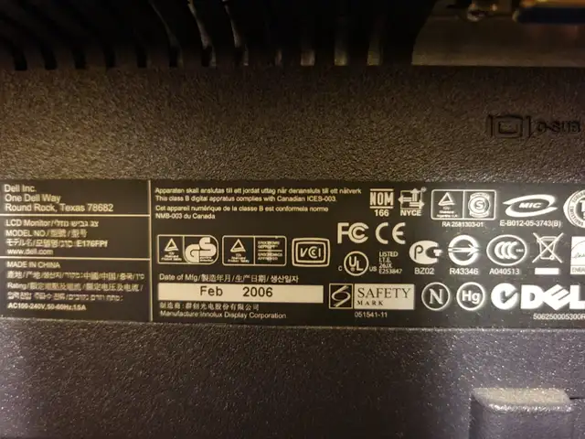 2 for $30 - USED OLDER MODEL COMPUTER MONITORS in Monitors in City of Toronto - Image 9