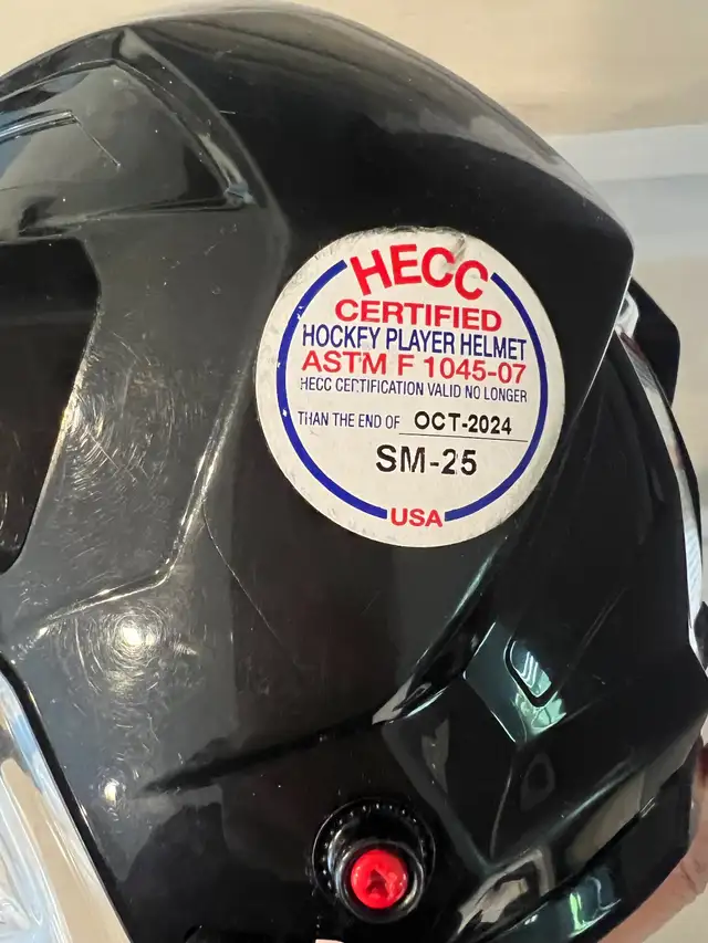 CCM junior hockey helmet in Hockey in City of Toronto - Image 8