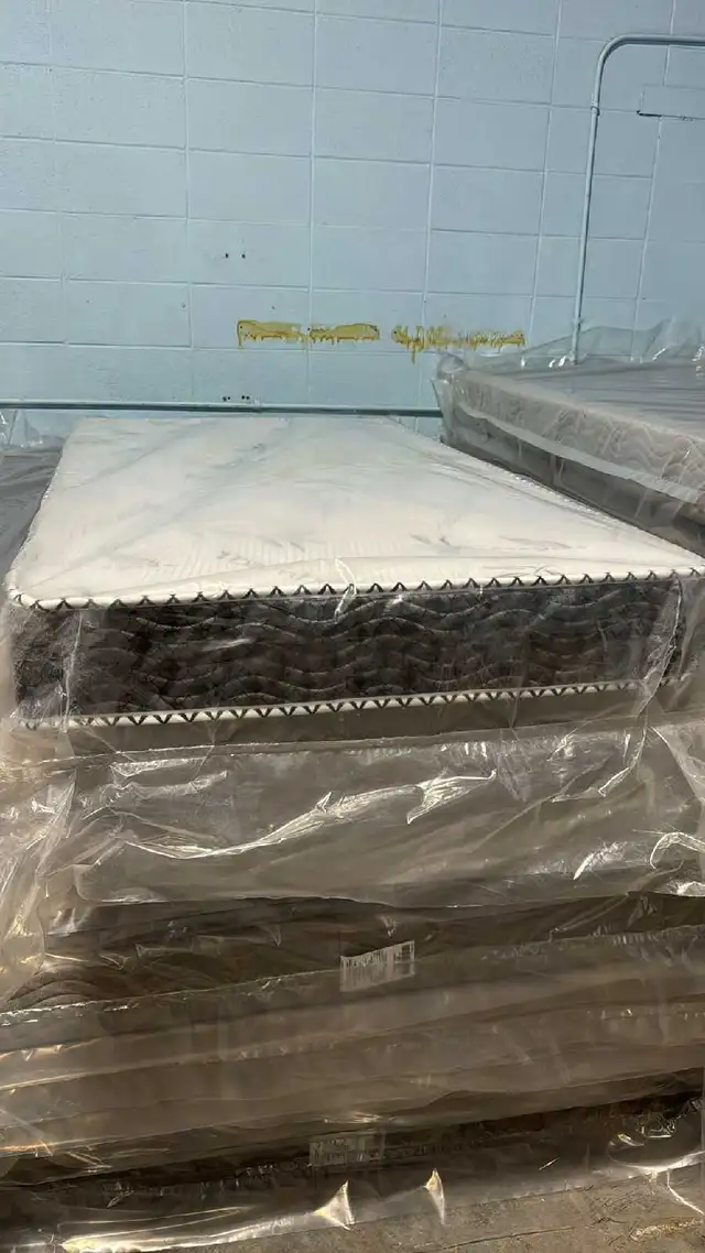 Twin mattress/ Available 64192112039297121