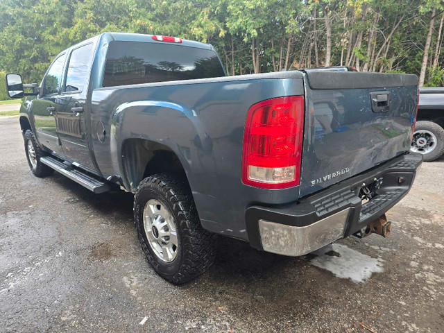 2011 gmc sierra 2500HD in Cars & Trucks in Oshawa / Durham Region - Image 4