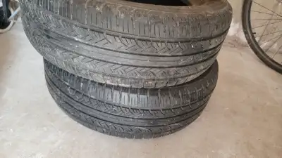 4 pneus été en bonne condition. Entreposés dans le garage depuis 3 ans. Peu servi (1 saison). Taille...