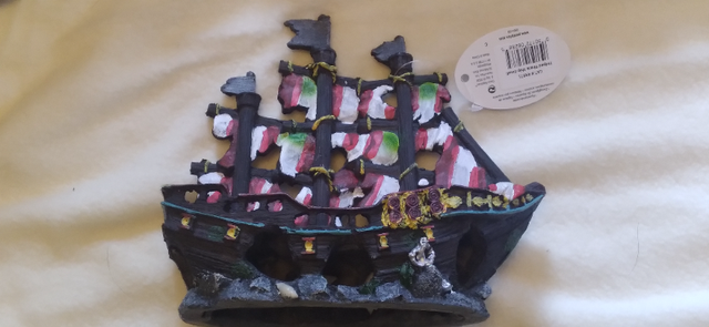 AQUARIUM, ENHANCE YOR AQUARIUM WITH THESE COOL ITEMS! PIRATE SH in Accessories in Sarnia - Image 4