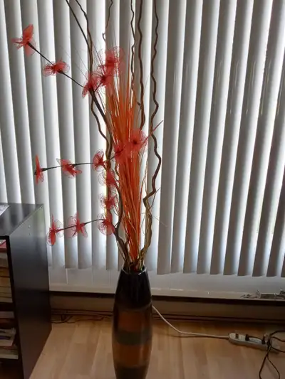 Vase avec fleurs décoratives, View more
