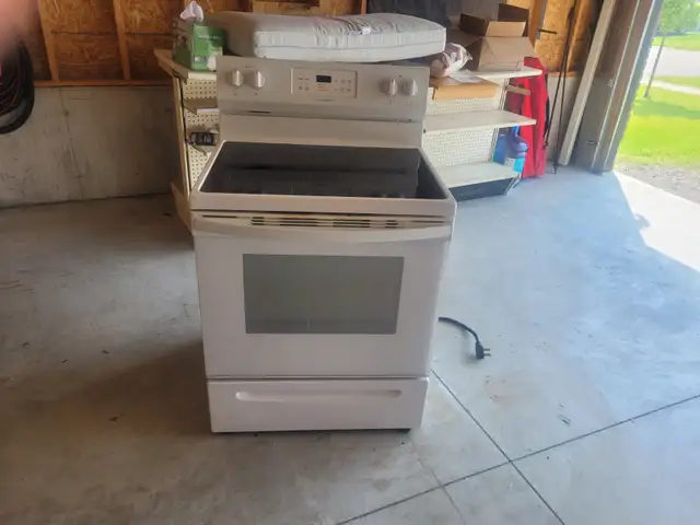 Oven and microwave. in Microwaves & Cookers in Peterborough - Image 4