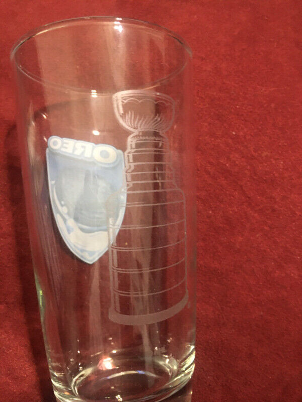 Two Limited Edition Oreo / NHL Stanley Cup drinking glasses dans Art et objets de collection  à Ville de Montréal - Image 2