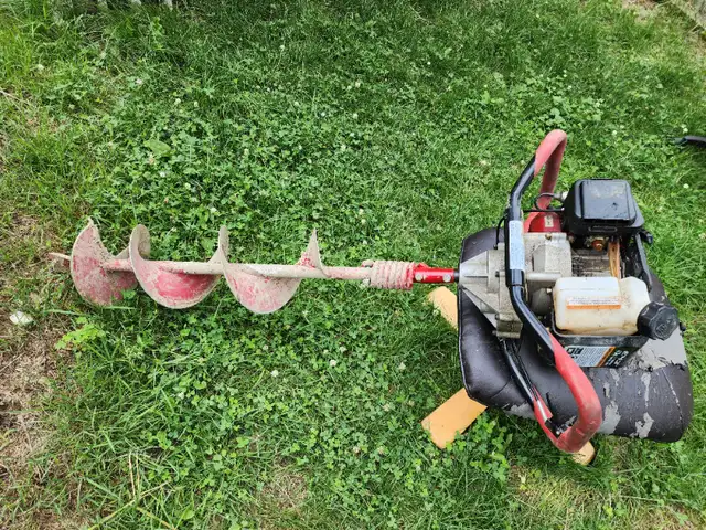 Earthquake Viper E43 Post Hole Digger Gas 43cc 2-Cycle Engine in Outdoor Tools & Storage in Windsor Region - Image 3