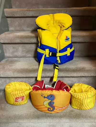 2 Child/Infant Life Jackets / Vests (4847) Top: Infant Life Jacket/Vest Marine Trekk brand Approved...