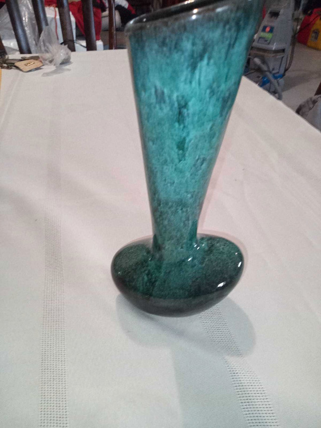 Evangeline Pottery Vase 8 in. Perfect condition  in Arts & Collectibles in Yarmouth