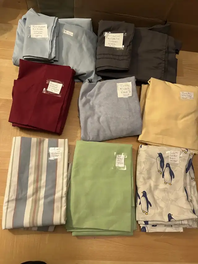 Twin sheet set $15, 2 pillowcases, fire trucks, 100% cotton ++++ in Bedding in Oakville / Halton Region - Image 4