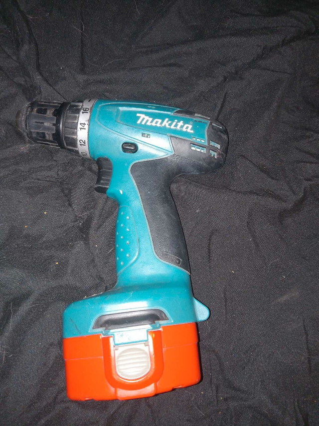 Makita 14.4 volt drill 30$  with one battery no charger in Power Tools in Windsor Region - Image 2