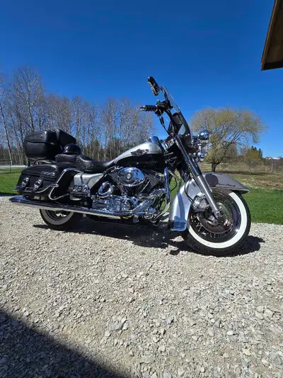 I have an all original 2003 Harley Davidson Road King in show room condition. Bike comes with origin...