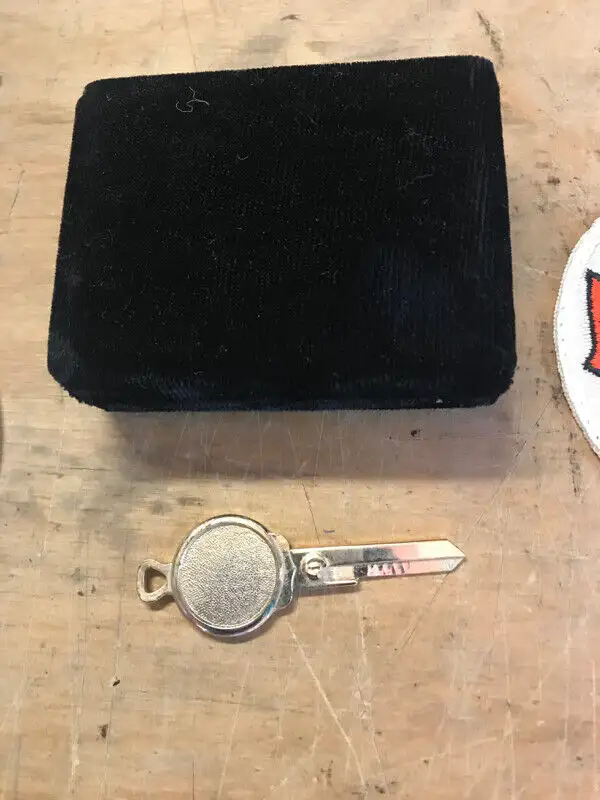 VINTAGE SUPERTEST OIL GASOLINE PATCHES KEY RULERS OPENERS in Arts & Collectibles in Mississauga / Peel Region - Image 7