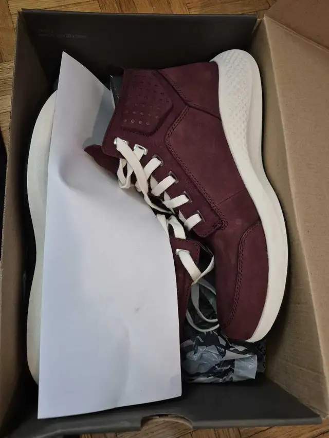 Brand New Timberland Shoes (Size 9) in Men's Shoes in City of Toronto - Image 4